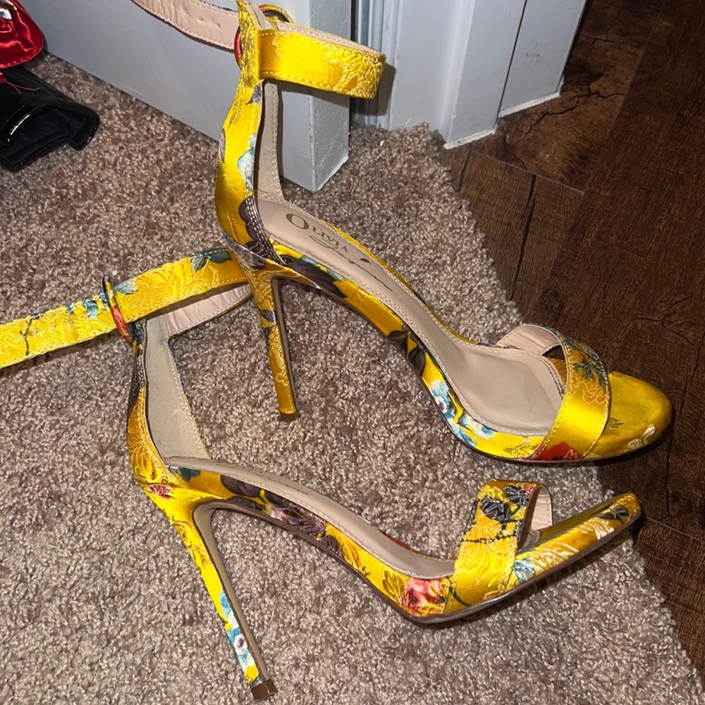 Olivia Jaymes Yellow Floral Print Heels